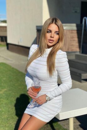Larissa - Downtown Dubai photo